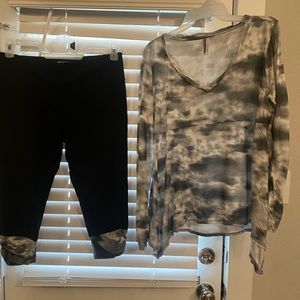 2 piece legging set, w/ LS flared side shirt black/gray/white/ ideology size lg